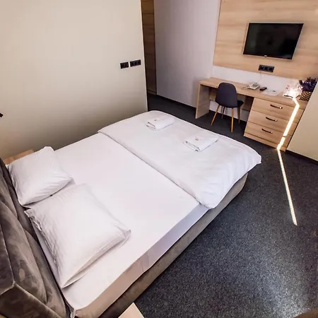 Hotel Zlatna Kruna 4*
