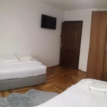 Zlatna Kruna 酒店 4*