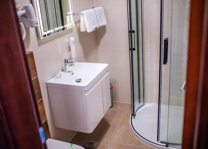 Zlatna Kruna Hotel 4*