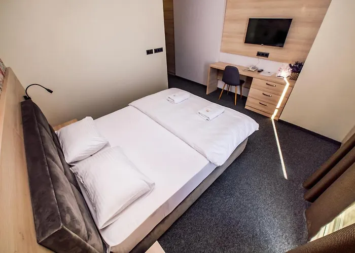 Hotel Zlatna Kruna 4*